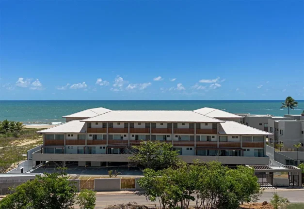 Apartamento duplex com acesso ao mar, na praia de ITACIMIRIM em Camaçari-BA