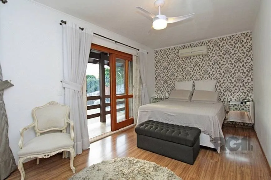 Imagem Casa 245m² - 3 dormitórios, 4 vagas no bairro Cavalhada