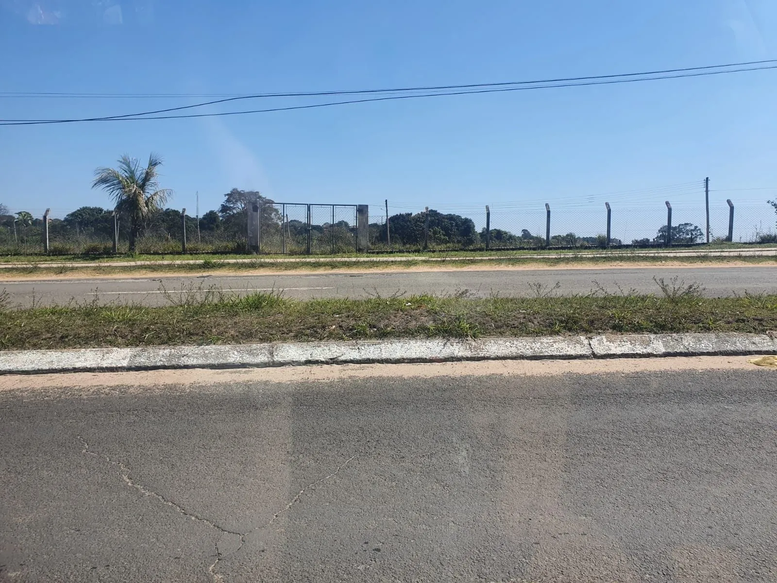 Imagem Terreno à venda na rua principal de Sarapuí