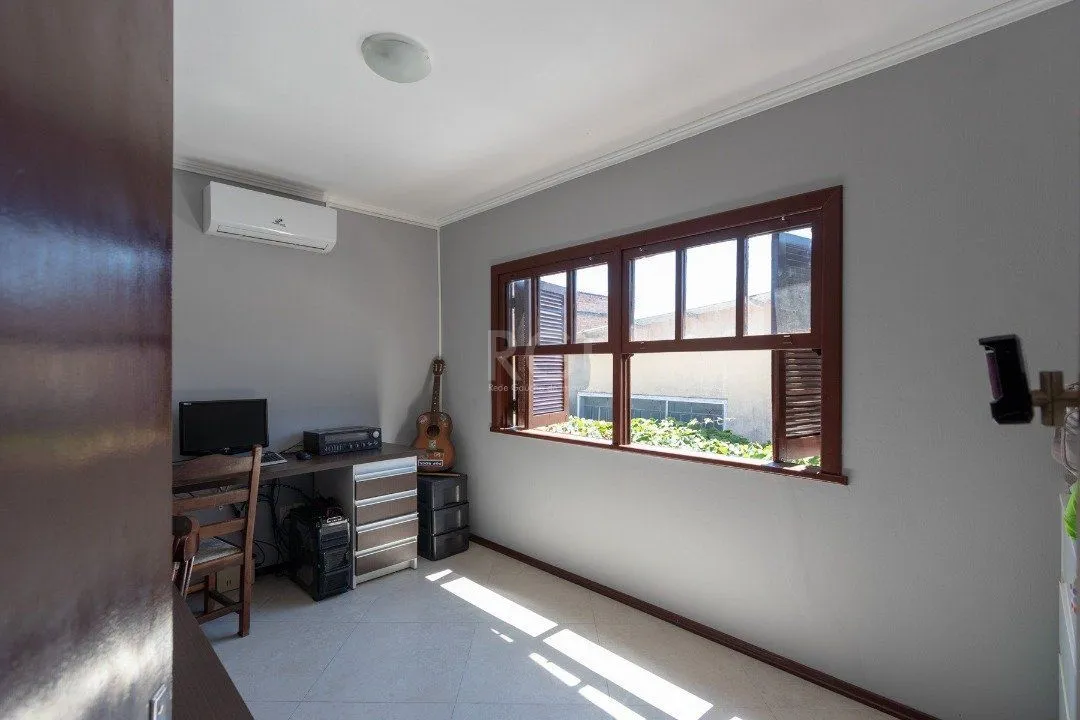 Imagem Casa para Venda - 176m², 4 dormitórios, sendo 1 suíte, 3 vagas - Espirito Santo