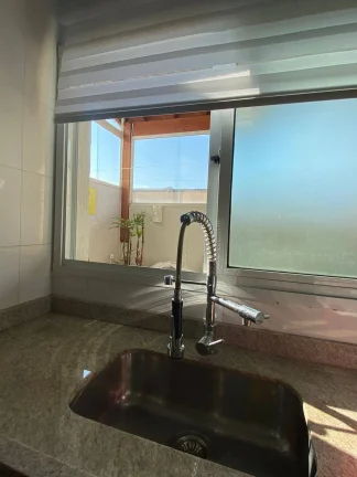 Imagem Sobrado Maravilhoso 3 Domrtorios sendo 3 Suites e 4 VAgsa de Garagens