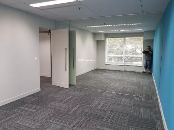 Imagem Conjunto comercial com 130m² na Vila Nova Conceição.