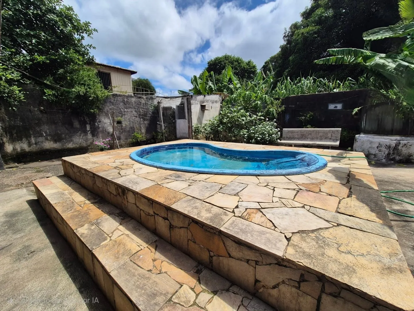 Imagem Casa Térrea na Região Central de Roseira com Espaço Comercial, Quintal Amplo, Piscina e Churrasqueira à Venda