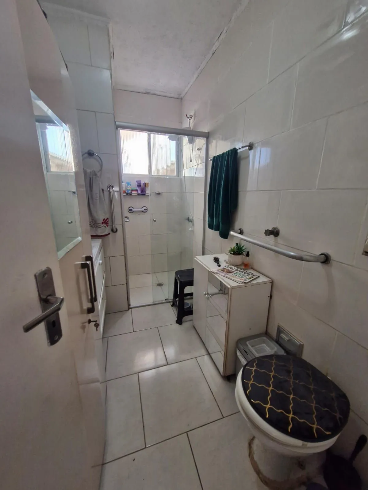 Imagem Casa com 3 dormitórios e edícula nos fundos no bairro Nonoai.