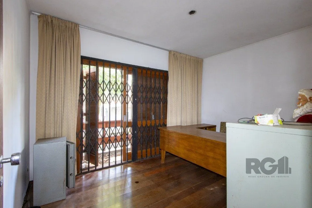 Imagem Casa para Venda - 361.95m², 4 dormitórios, sendo 2 suites, 3 vagas - Nonoai