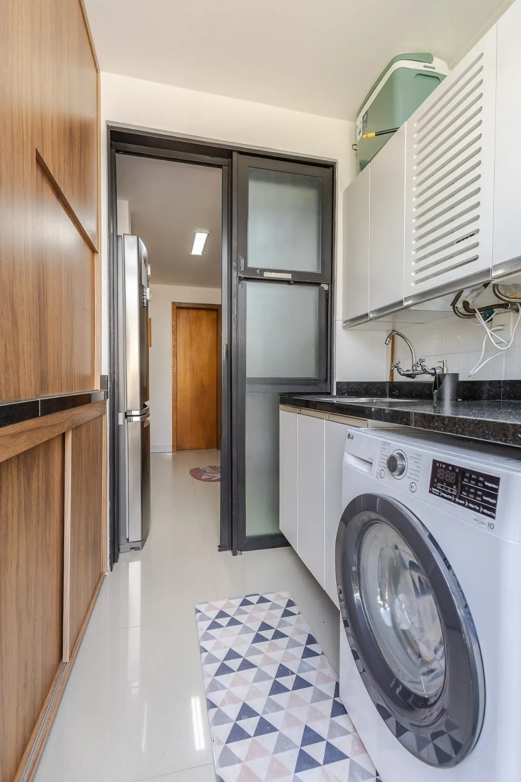Imagem Casa em Condomínio com 3 quartos, 3 vagas e 184m² para vender por R$ 1.180.000 Rua Adriano Pereira Da Silva - Vila Nova, Porto Alegre