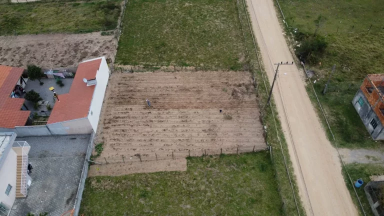 Imagem Terreno à venda em Garopaba-SC, bairro Areias de Palhocinha, 408m² de área. Adquira já!