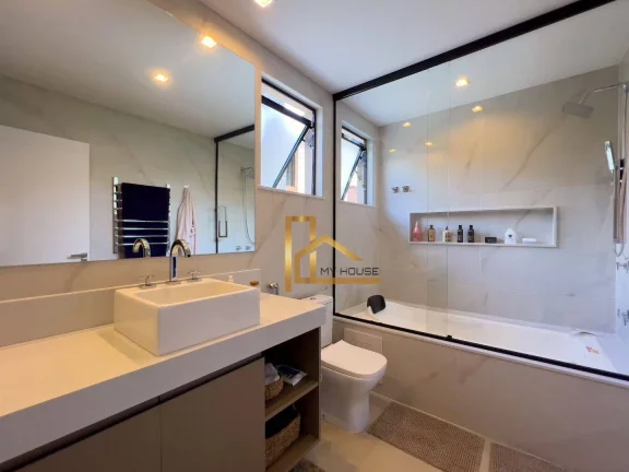 Imagem Casa linear dentro de condomínio com 5 quartos (4 suítes) e lazer privativo!