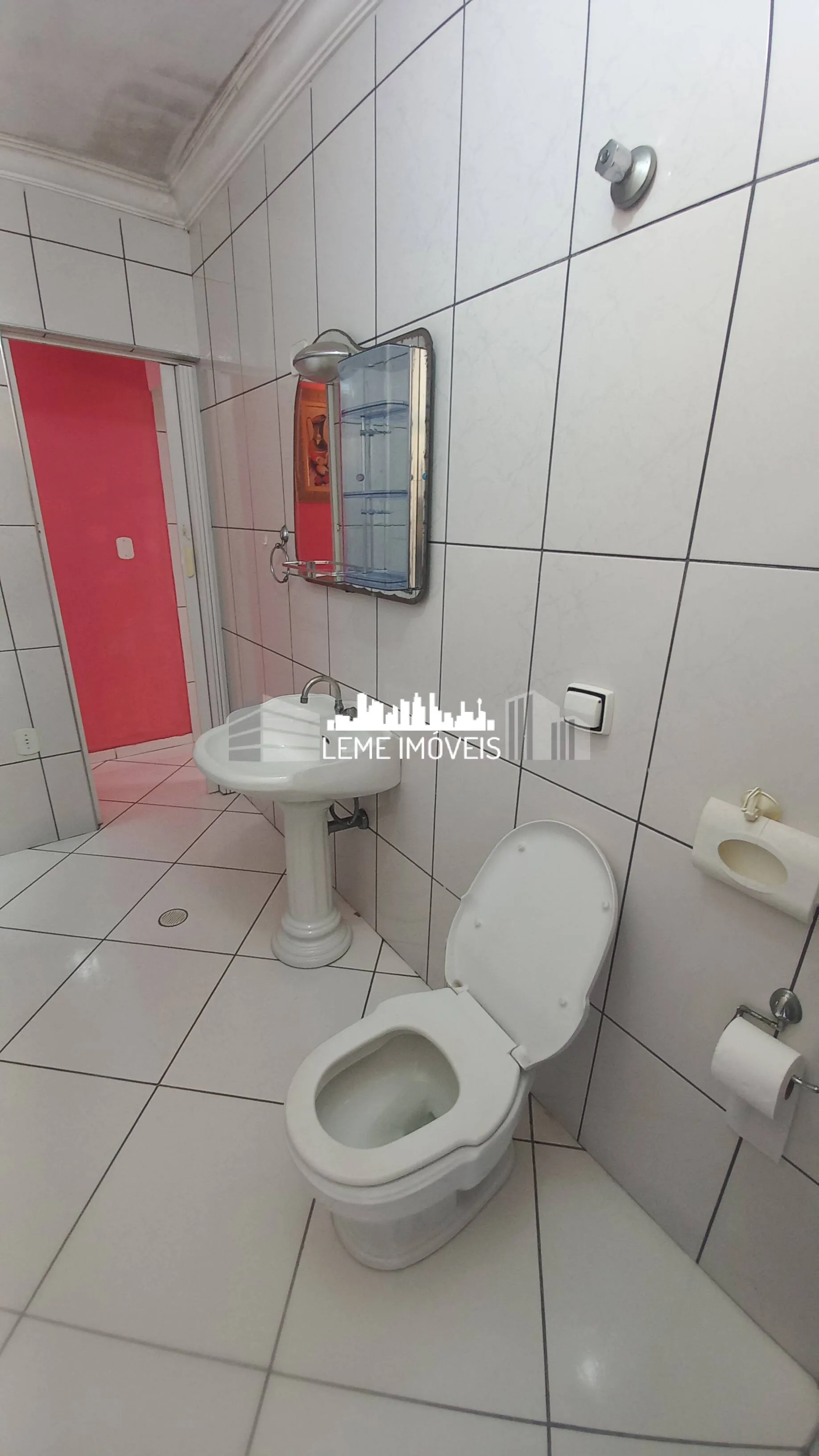 Imagem SOBRADO COM "02" (DOIS) DORMITÓRIOS, "01" (UMA) SALA, "01" (UMA) COZINHA COM ARMÁRIO PLANEJADO E M...