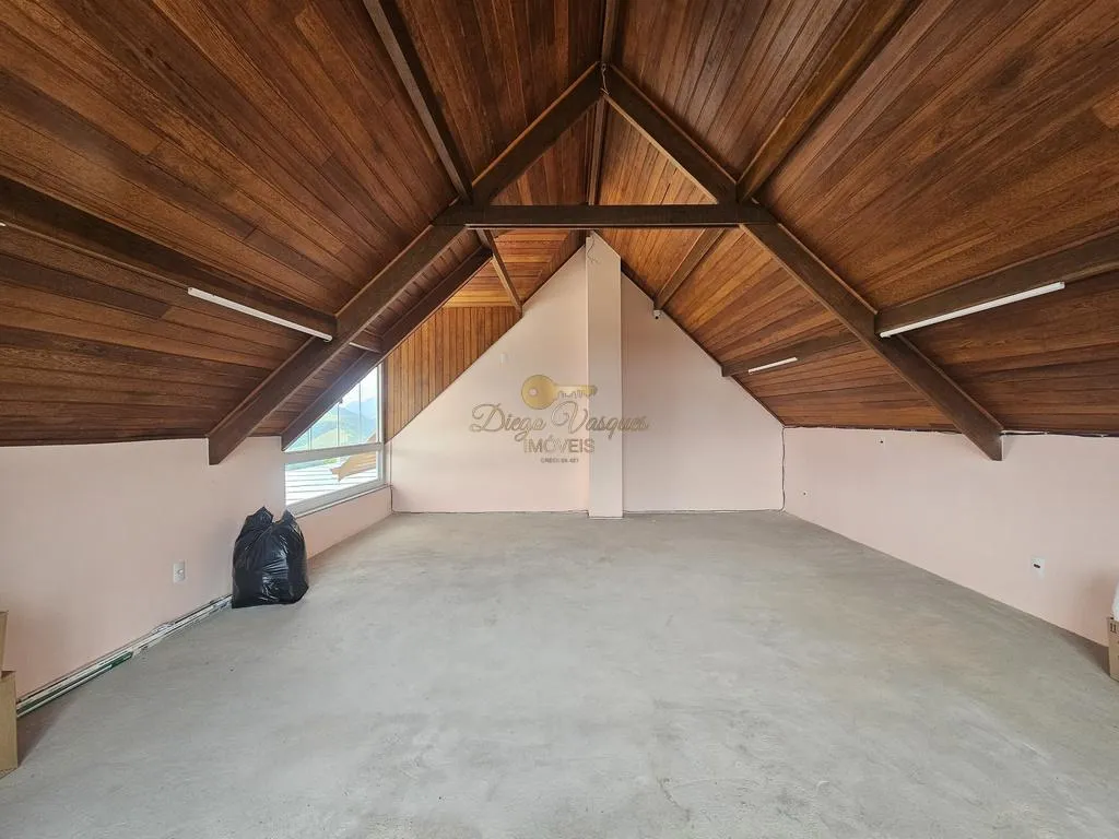 Imagem Terreno em Condomínio para Venda em Teresópolis / RJ no bairro Pessegueiros
