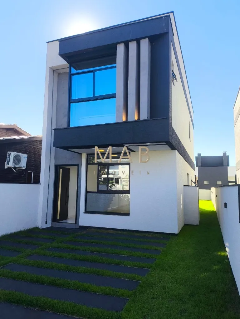 Imagem Imperdível casa à venda em Florianópolis-SC, 3 suítes sendo uma master, sala estar, Lavabo, vagas de garagem, 140,00m² - Ingleses do Rio Vermelho!