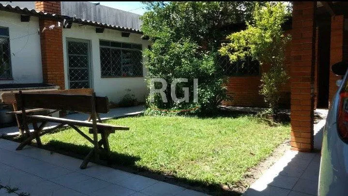 Imagem Casa para Venda - 300m², 4 dormitórios, 4 vagas - Nonoai