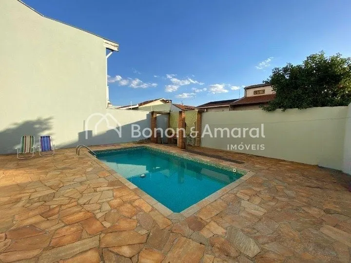 Imagem Sobrado à Venda 3 Quartos e Suíte Master no Parque das Flores