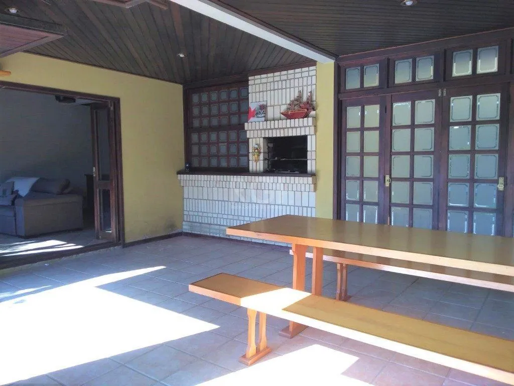 Imagem Casa para Venda - 219m², 3 dormitórios, sendo 1 suites, 4 vagas - Menino Deus