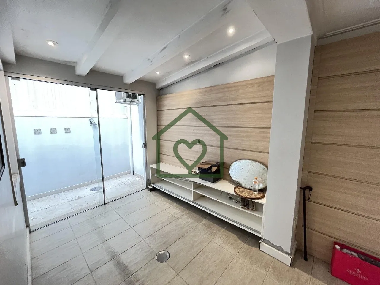 Imagem Apartamento à venda na Rua Silva Só, com 2 dormitórios, 2 banheiros (social e auxiliar), sala de ...