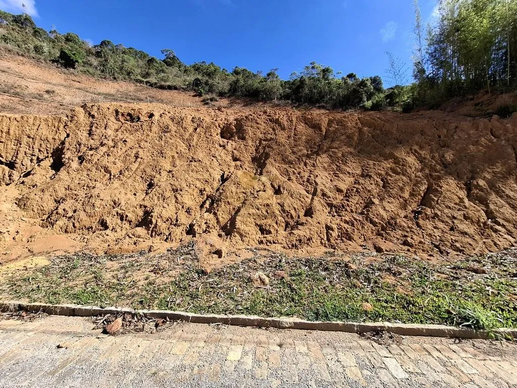 Imagem Terreno em Condomínio para Venda em Teresópolis / RJ no bairro Prata