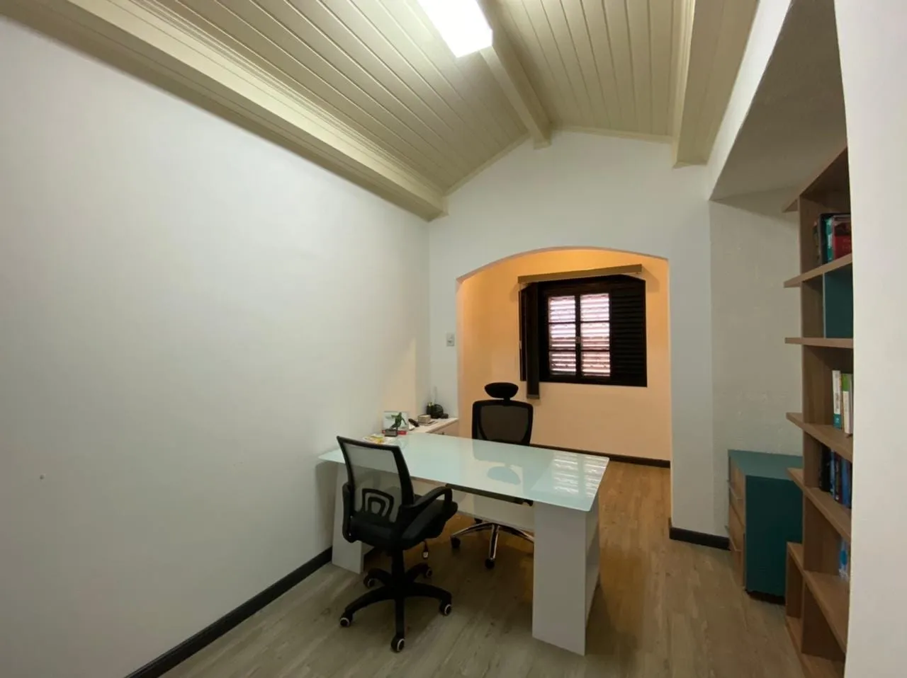 Imagem Comercial à venda 8 Quartos, 2 Vagas, 300M², Jardim Maria Augusta, Taubaté - SP