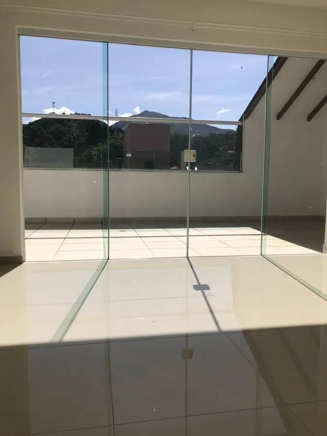 Imagem Cobertura para Venda em Petrópolis / RJ no bairro Samambaia