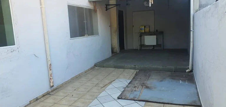 Imagem Casa Terrea Reformada com 111m² 2 Dormitorios e 5 Vagas de Garagens