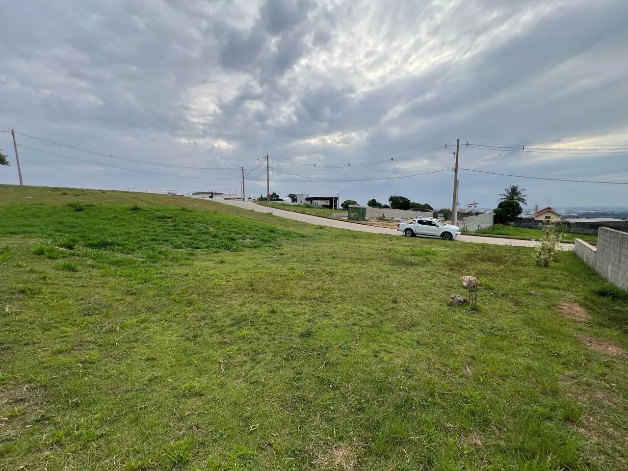 Imagem Excelente oportunidade de investimento! Terreno em condomínio Tereza Maria com 1022m² de área total, localizado no bairro Caputera em Sorocaba/SP.
