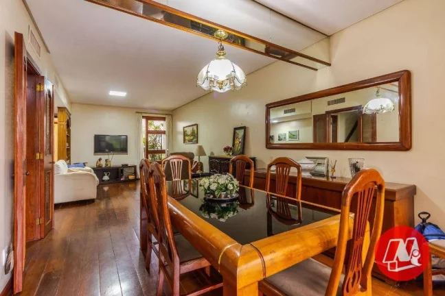 Imagem Cobertura no bairro Petrópolis, 3 dormitórios, suite. vagas e piscina. ,