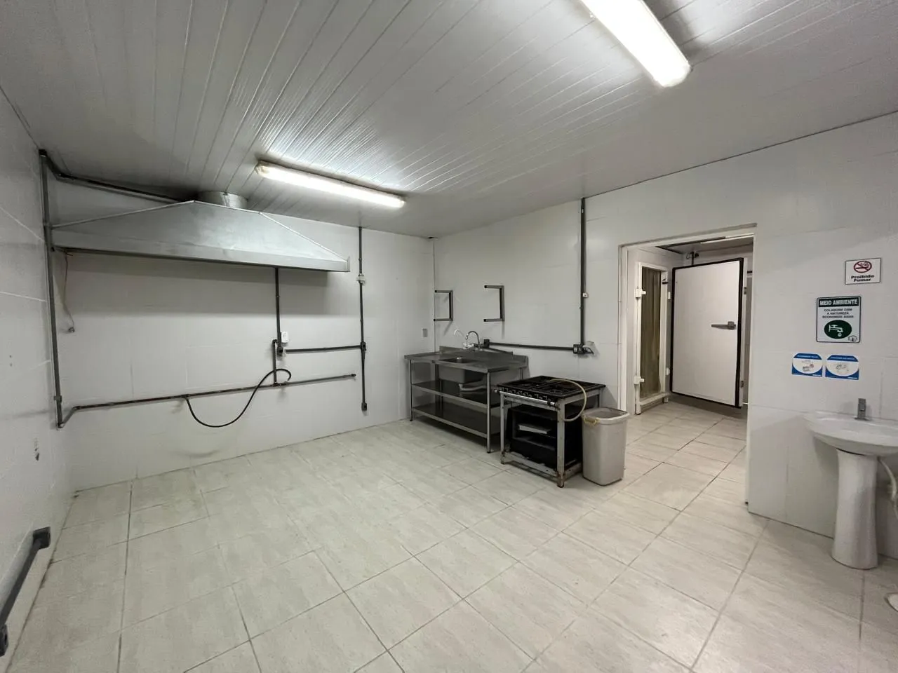 Imagem Prédio Comercial à venda com 5 salas, 400m², 6 vagas, Rua Laudelino Freire no bairro Sarandi em Porto Alegre