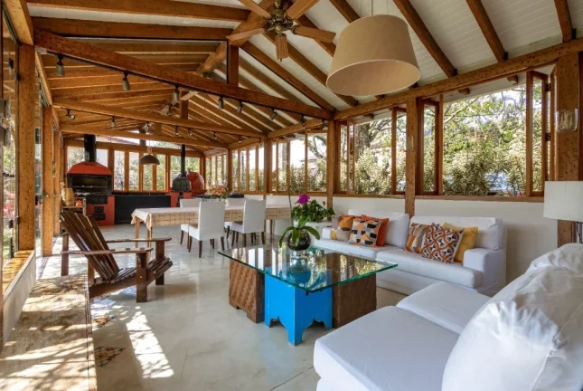 Imagem Imponente Casa de Luxo: 4 quartos, 4 suítes, 5 banheiros, 6 vagas, 1.120m² - Condomínio Morada dos Pássaros, Barueri-SP.