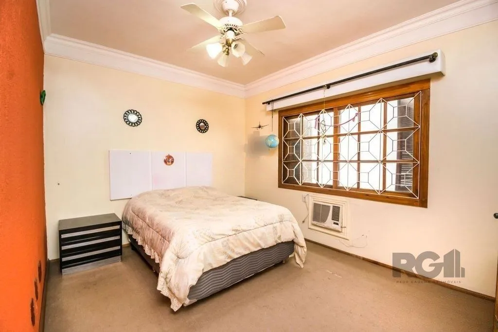 Imagem Excelente casa de 354m² com 5 dormitórios e 8 vagas.
