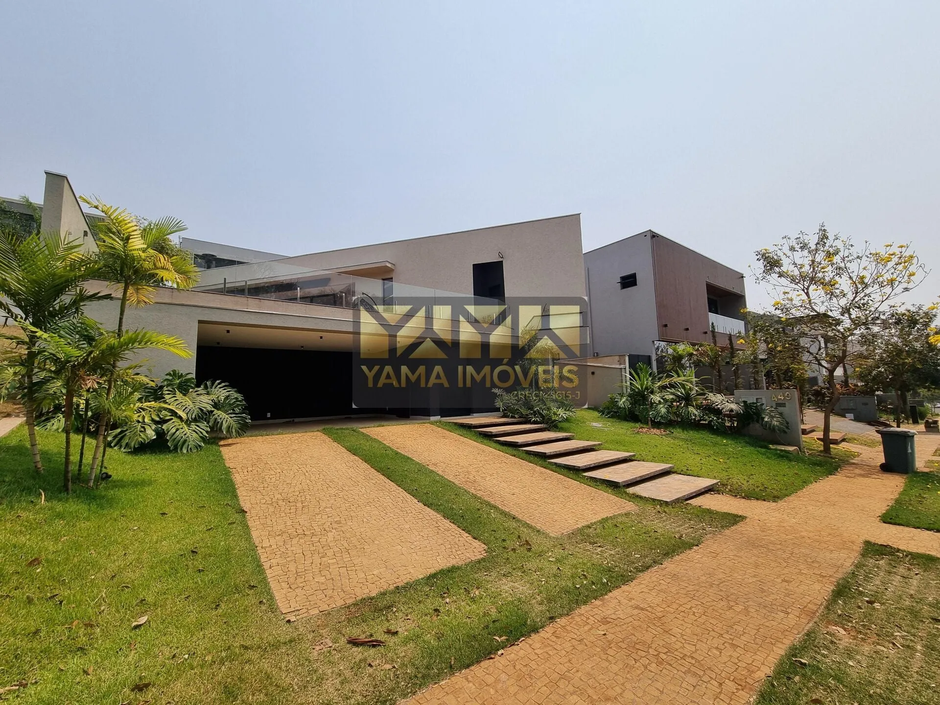 Foto do imóvel Alphaville 3 - Sobrado de Luxo 254m² | 4 Suítes, Piscina e Energia Solar em Condomínio Alphaville em Rua Ruth Barbosa Martins
