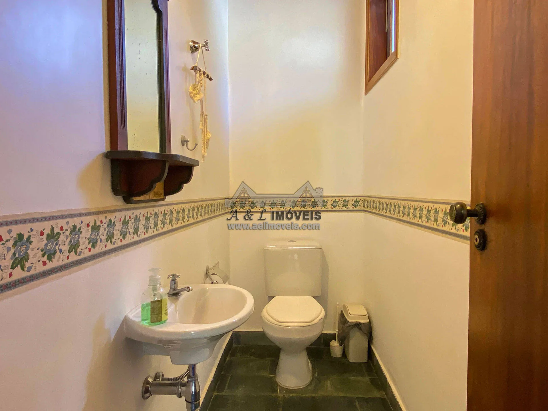 Imagem Casa à venda em Campos do Jordão - Chalé com 3 dormitórios