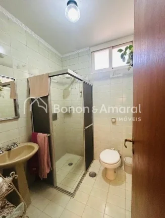Imagem Casa à venda no bairro Taquaral, em Campinas/SP, localizada a apenas duas quadras da Lagoa do Taqua...