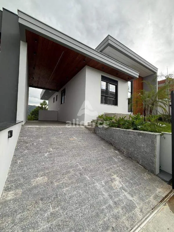 Imagem Casa nova de alto padrão - 3 Dormitórios I 1 suíte I Vaga de garagem - Loteamento Alta Vista, Potecas - São José/SC