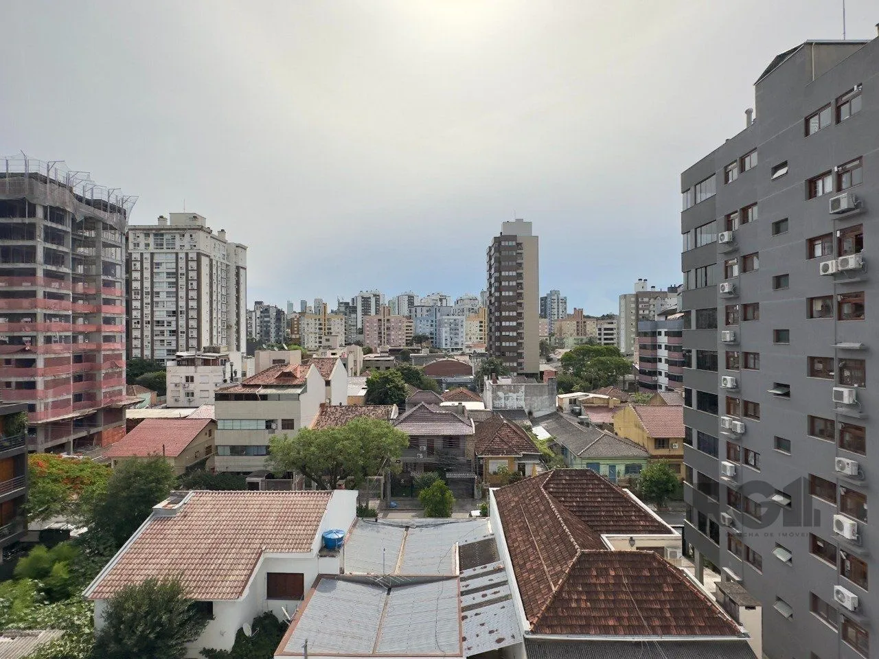 Imagem APARTAMENTO MOBILIADO COM PLANTA DIFERENCIADA E ÓTIMA LOCALIZAÇÃO
