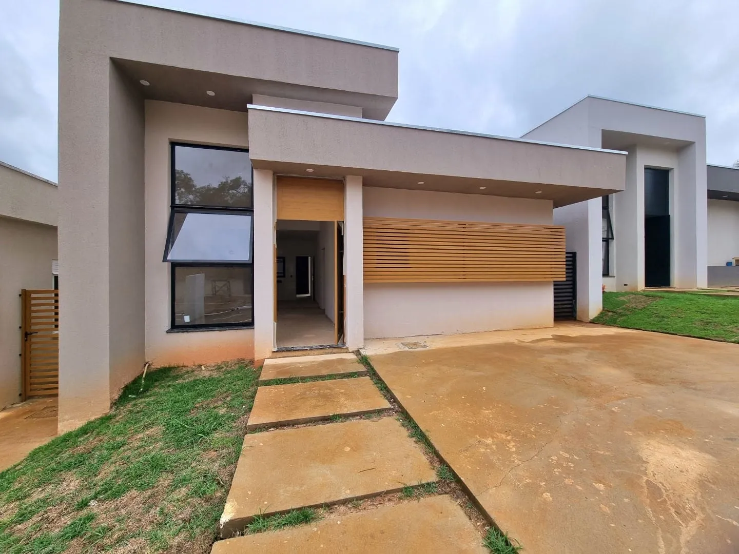 Foto do imóvel Casa à venda 3 Quartos, 1 Suite, 2 Vagas, 250M², Parque Lago Azul, Pindamonhangaba - SP | Vita Village - Pindamonhangaba