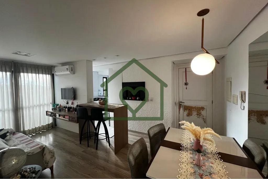 Imagem Descubra o charme e a conveniência deste aconchegante apartamento situado no coração de Porto Ale...