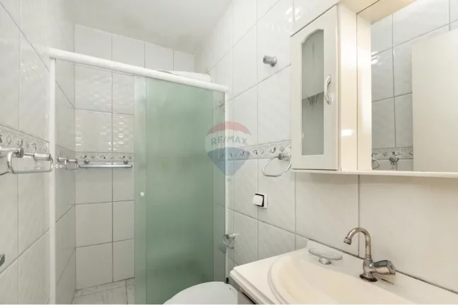 Imagem Casa bem localizada no jardim prudência com 3 Dormitórios,2 Banheiros, Sala com piso frio, Cozinha, corredor lateral, 2 vagas de garagem,