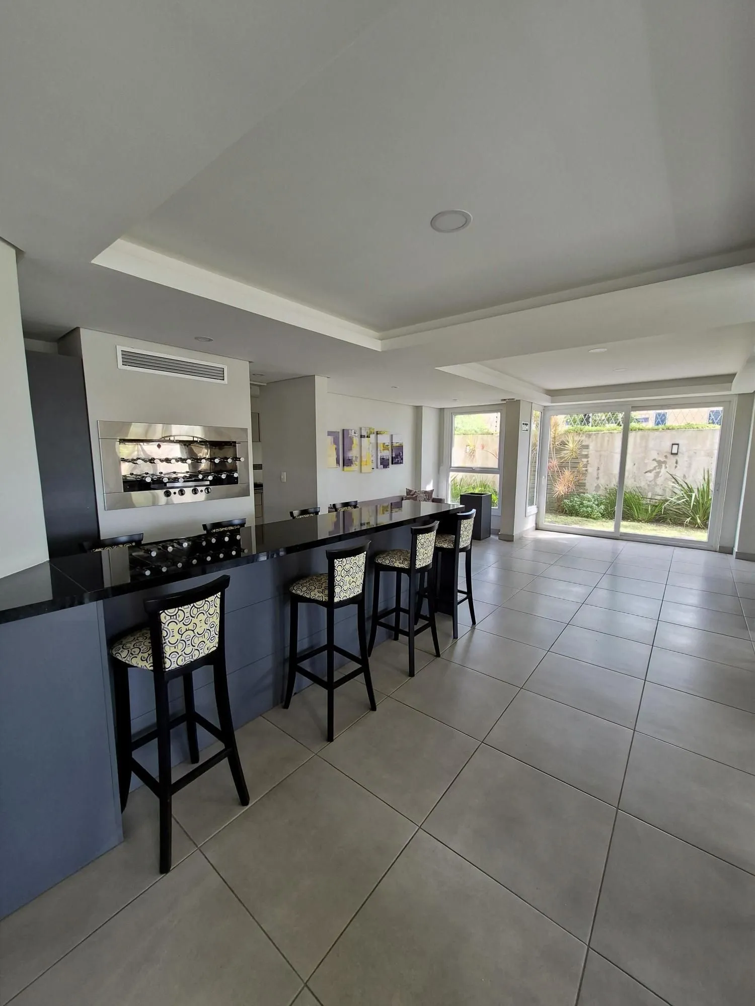 Imagem Apartamento 2 dormitórios com suíte | 2 vagas | Mobiliado | Vista da cidade