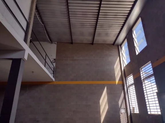 Imagem barracão industrial no bairro verde com 355,00 m² de construção, recuo pra 3 veículos. piso de ...