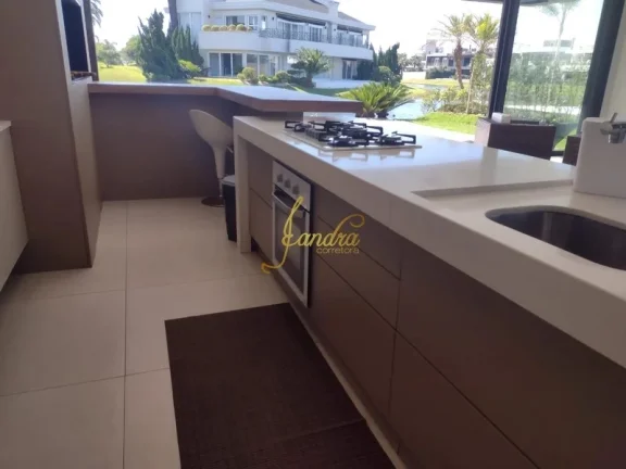 Imagem Belíssima Sobrado no Condomínio Enseada!Cmposto por 05 suítes piscina