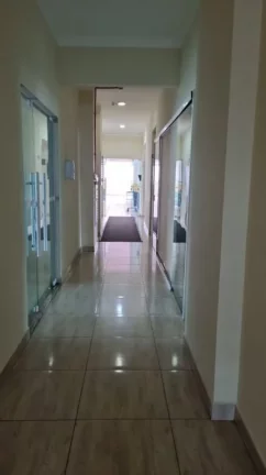 Imagem Este apartamento com 2 Dormitorios, oferece uma área de lazer completa, com piscina para adultos e crianças, garantindo diversão para toda a família, á venda na Imobiliaria Consulte Imoveis.