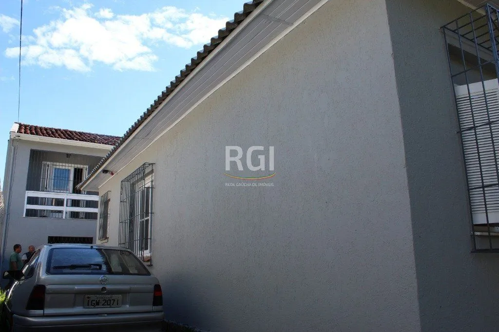Imagem BAIXO - DUAS CASA NO MESMO PÁTIO NA PRAÇA SIMÕES LOPES NETO - ACEITA PARTE DE PAGAMENTO EM IMÓVEL NO LITORAL- SOB CONSULTA