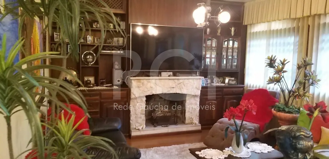 Imagem Casa para Venda - 750m², 6 dormitórios, sendo 3 suites, 4 vagas - Partenon