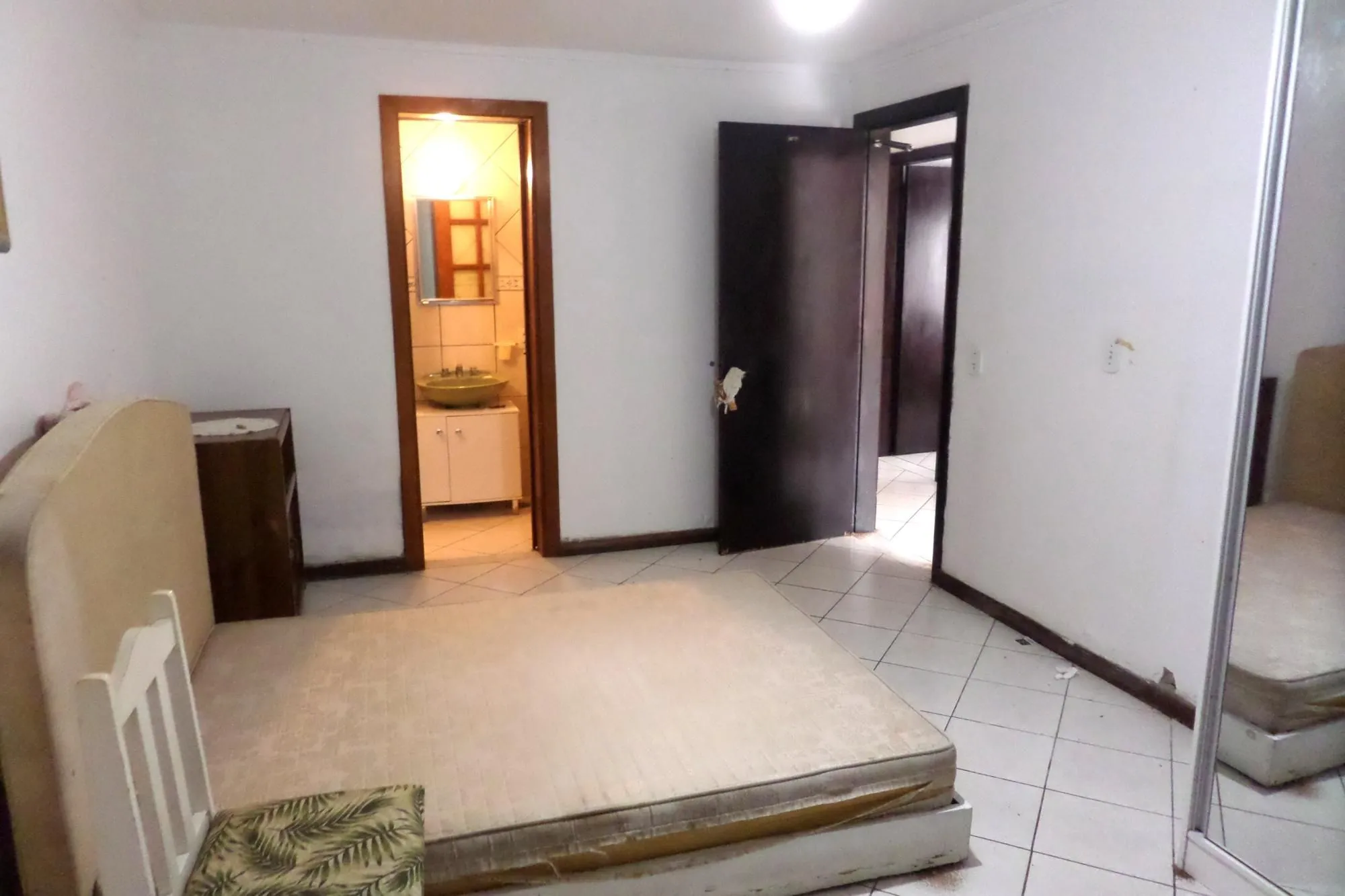 Imagem Casa no bairro Ipanema de 3 dormitórios e 2 vagas