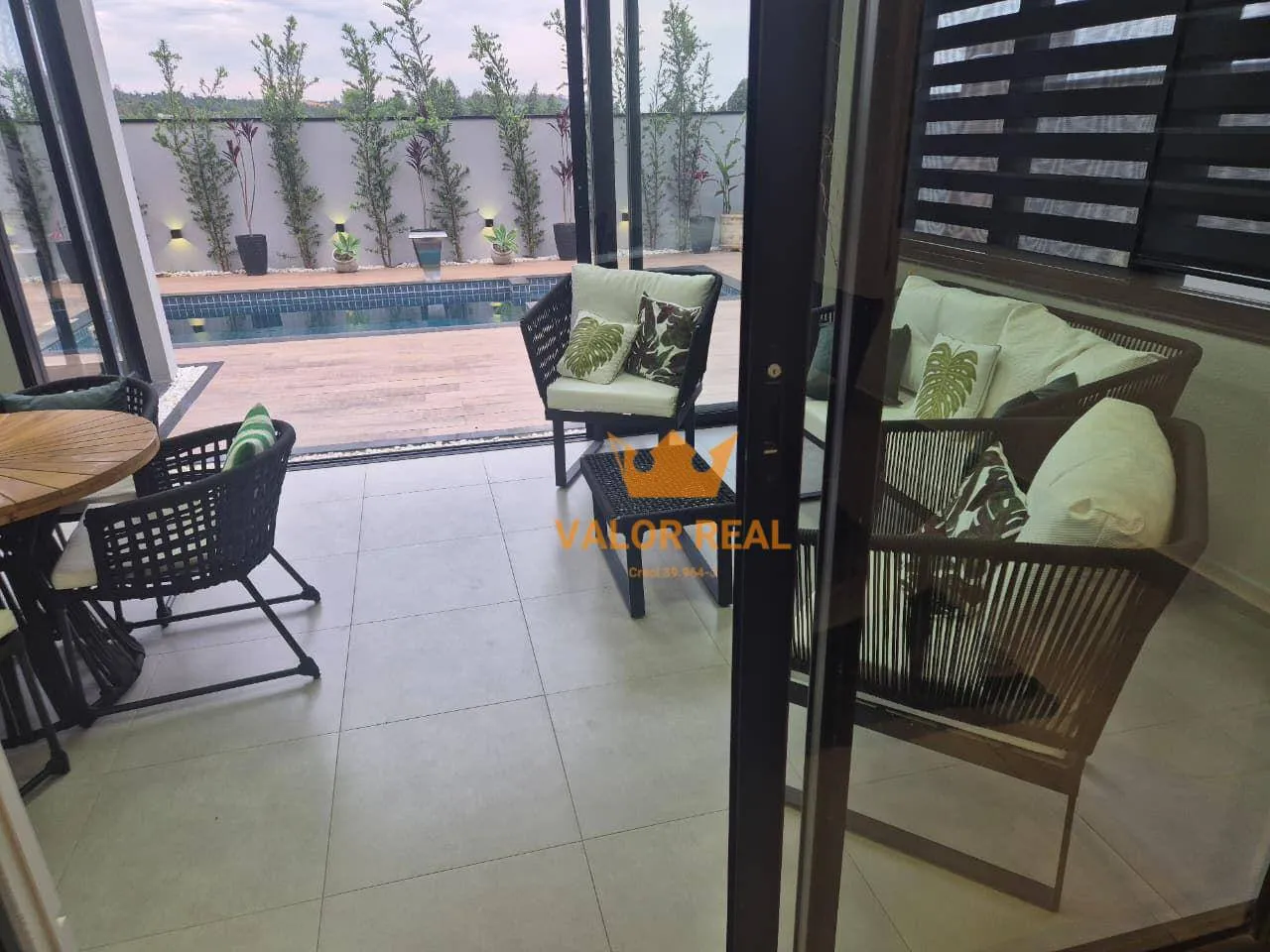 Imagem Casa Nova em Cond com 4 Suites, 6 vagas, 280 m² Residencial Ibi-Aram II. Aceita Financto.