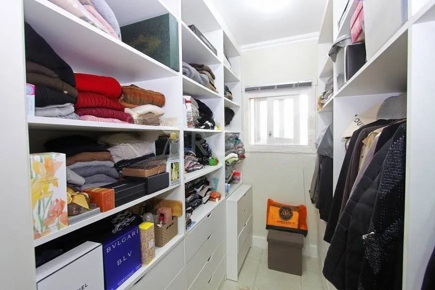 Imagem EXCELENTE CASA COM 4 DORMITÓRIOS, 6 VAGAS DE GARAGEM E VISTA PANORÂMICA.
