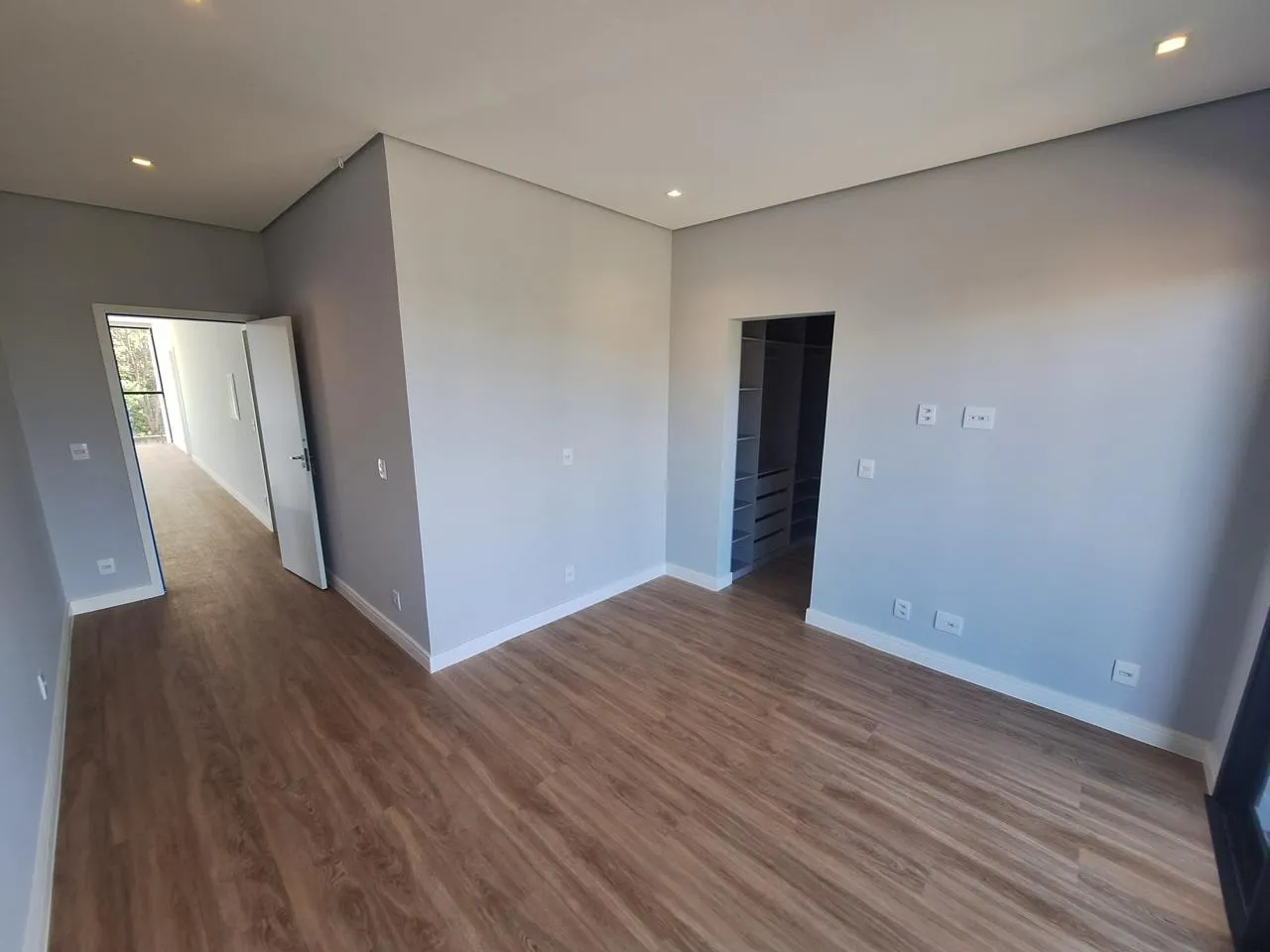 Imagem Casa de Alto Padrão com 340m² no Alphaville Nova Esplanada I Locação / Venda