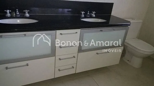 Imagem Casa de Condomínio com 420m² e 4 quartos