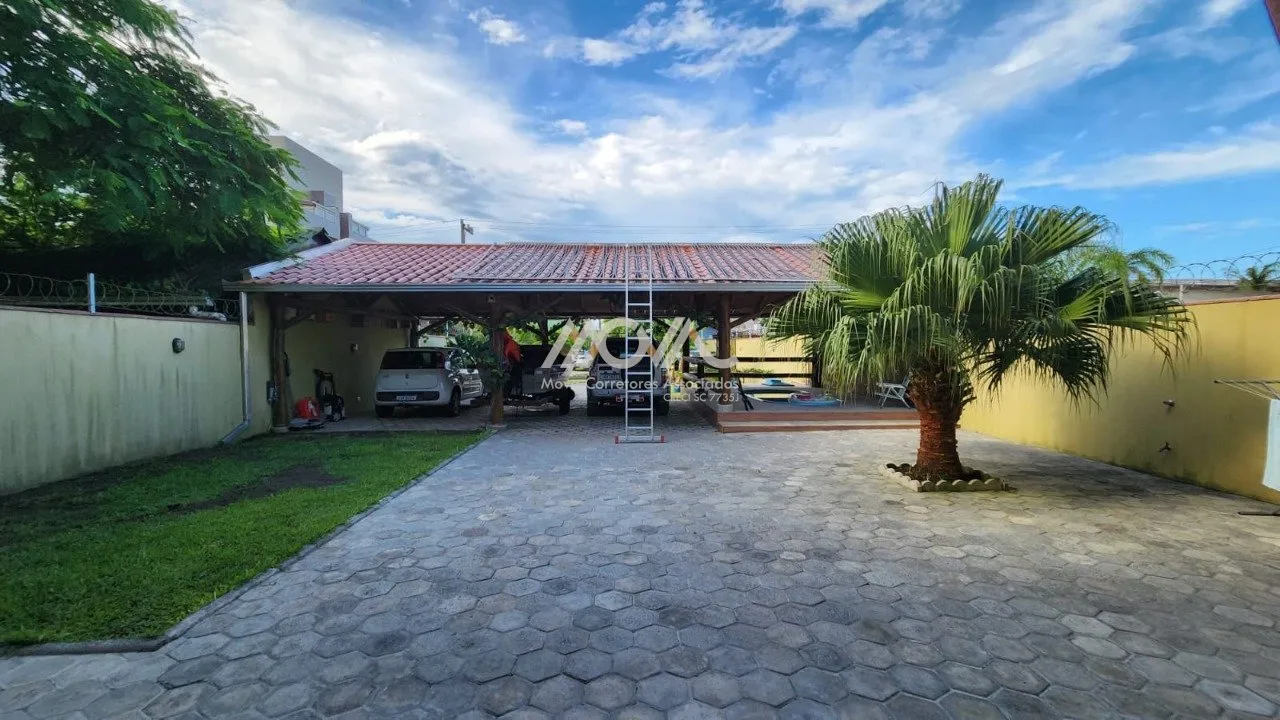 Imagem Casa com piscina à venda no bairro Bamerindus ? Quadra do mar
Excelente oportunidade para morar ou ...