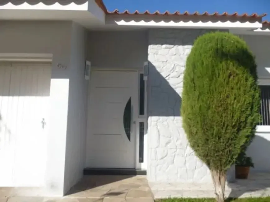 Imagem Casa térrea com 3 dormitórios, suíte e 3 vagas.