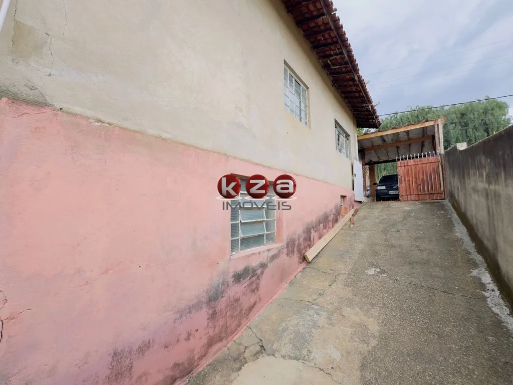 Imagem Casa à venda em Valinhos-SP, Vila Santana, 2 quartos, 1 suíte, 1 sala, 2 banheiros, 4 vagas, 200m².